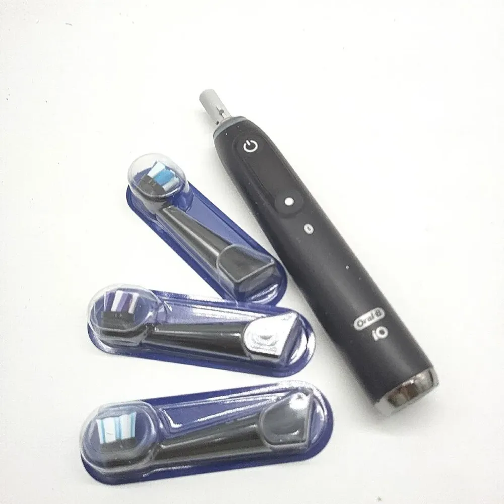 Oral-B iO Series 10 Plus Edition cosmic black + travel case + 3 replacement brush heads - Image 2